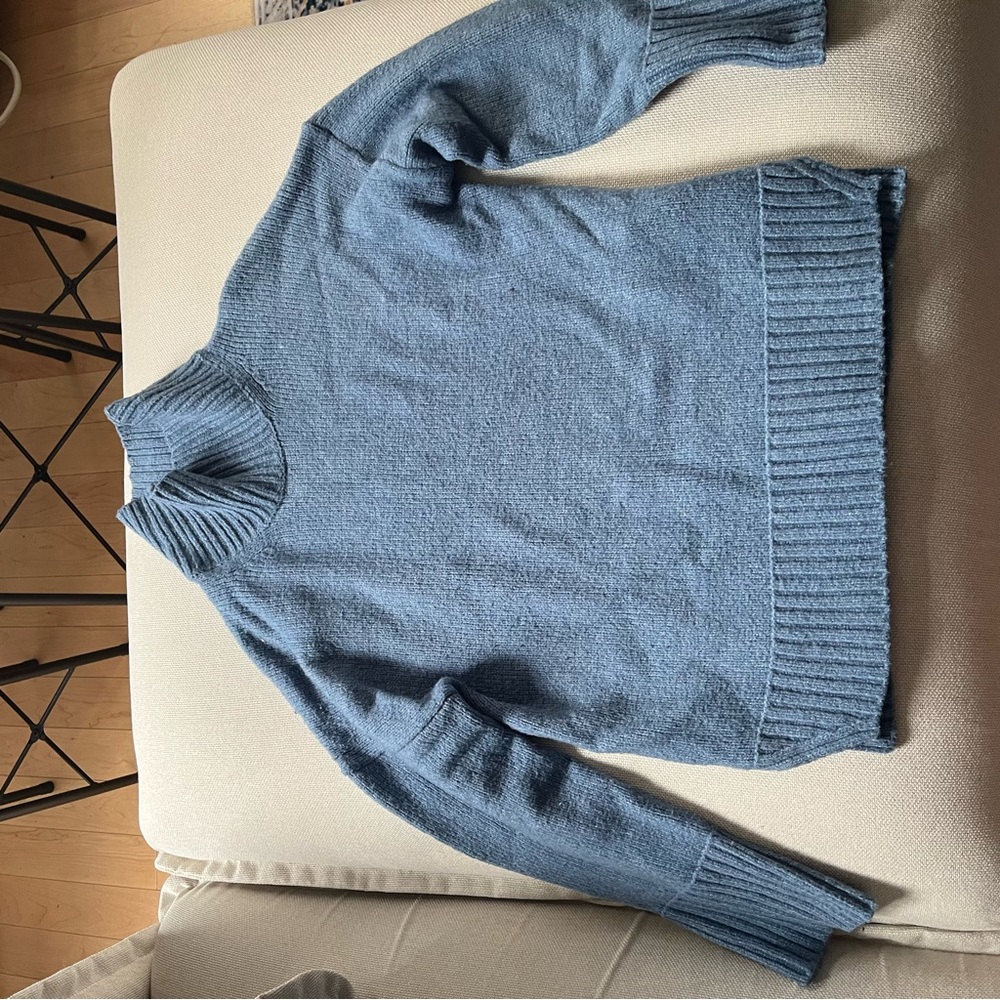 Abercrombie & Fitch Blue Knit Pullover-XS